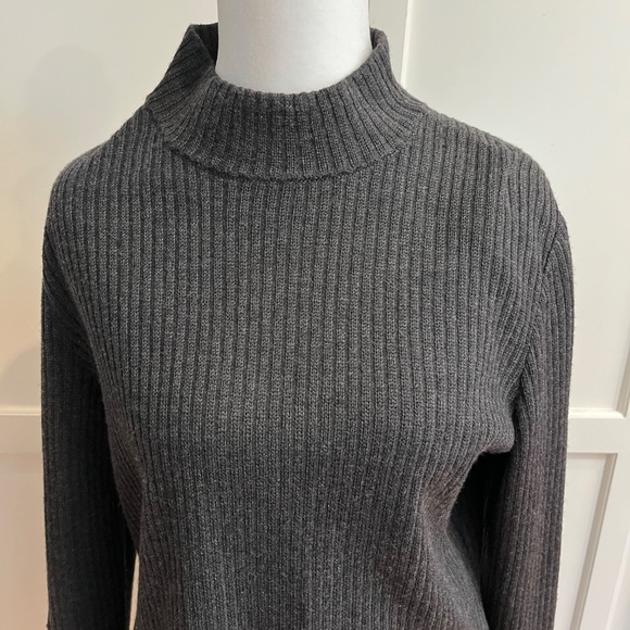 St. John Sweater/Skirt set - Picture 4 of 7